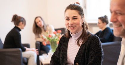 Teilnehmer*innen bei einer Gruppenarbeit in der Weiterbildung zum Lösungsorientierten Coach